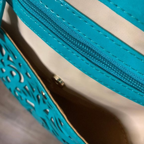 Sondra Roberts | Crossbody Satchel Purse - Picture 7 of 14